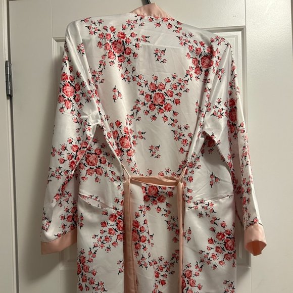 Morgan Lane Women's Pink Rose Robe - Picture 4 of 6
